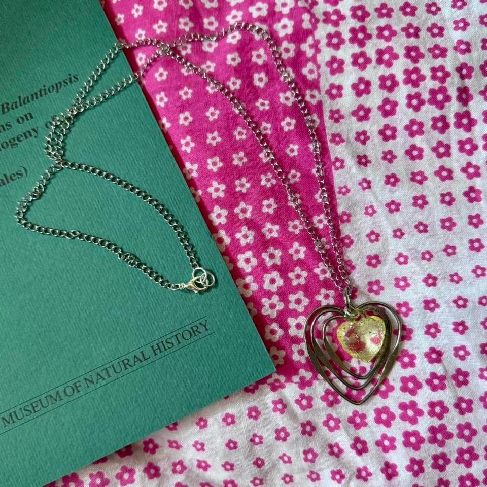 Beautiful Silver Toned Heart Pendant Fa26