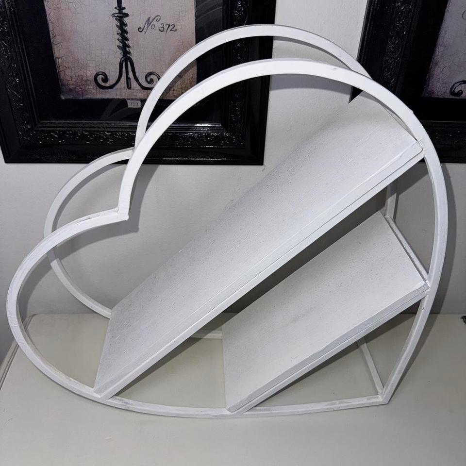 White Heart Shaped Shelf Never Dd7d 7