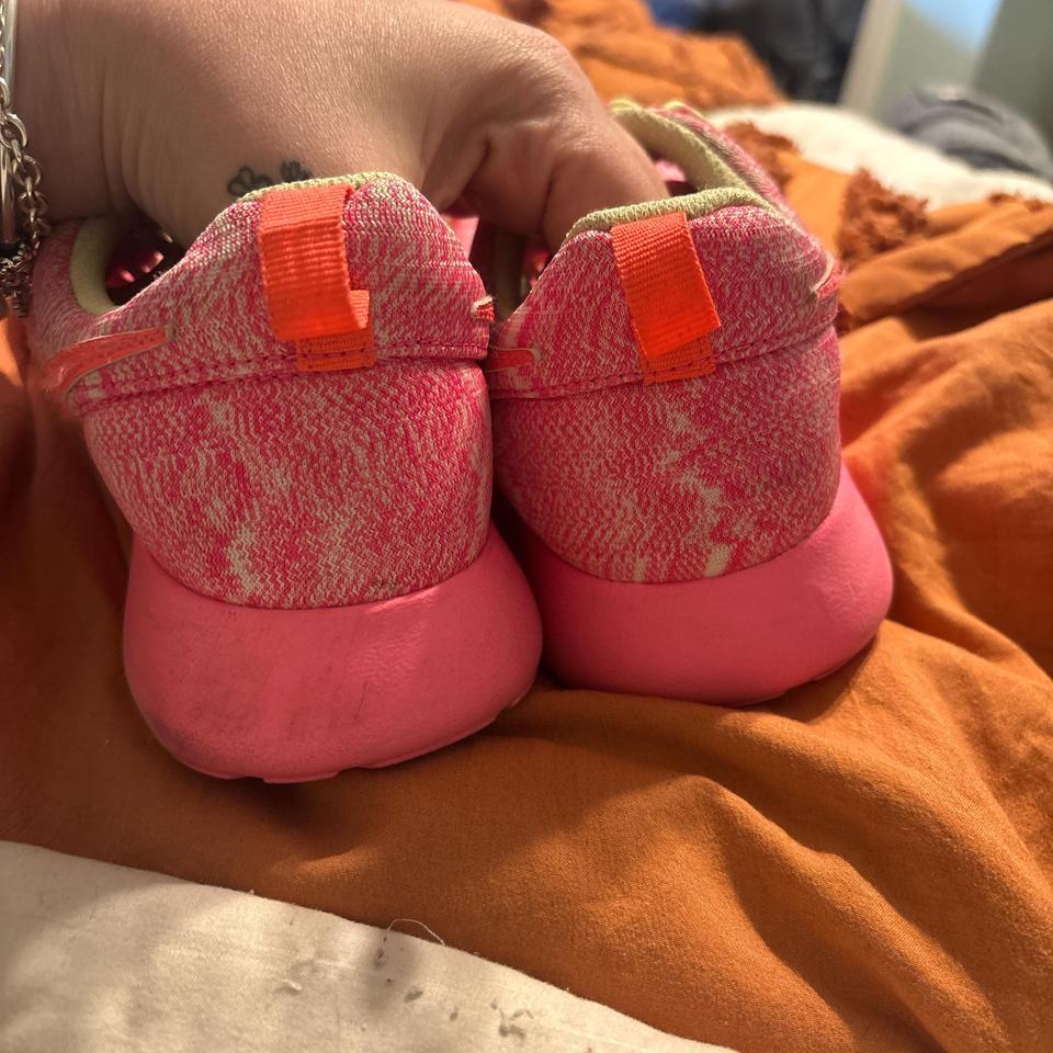 Nike Pink Roshe Run Trainers 7813 2