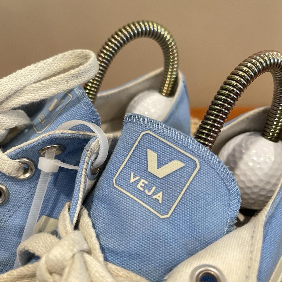 The Veja Womens Size 5 5