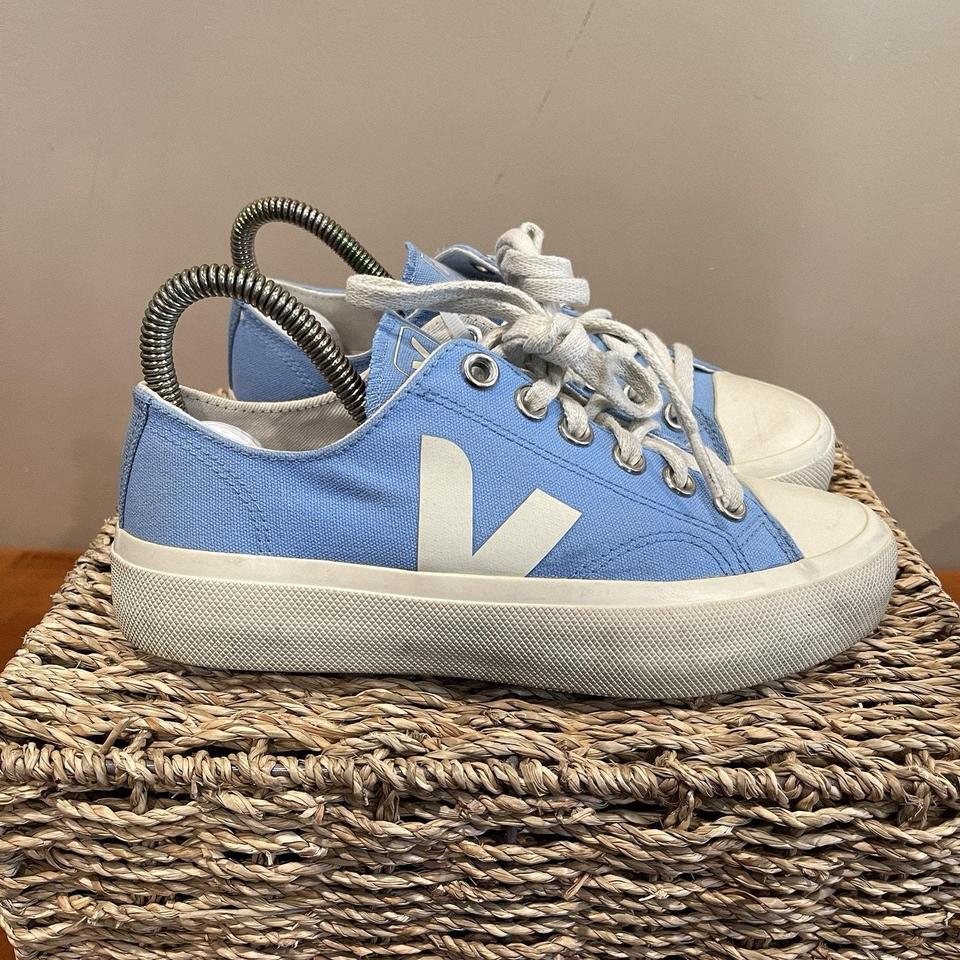 The Veja Womens Size 5