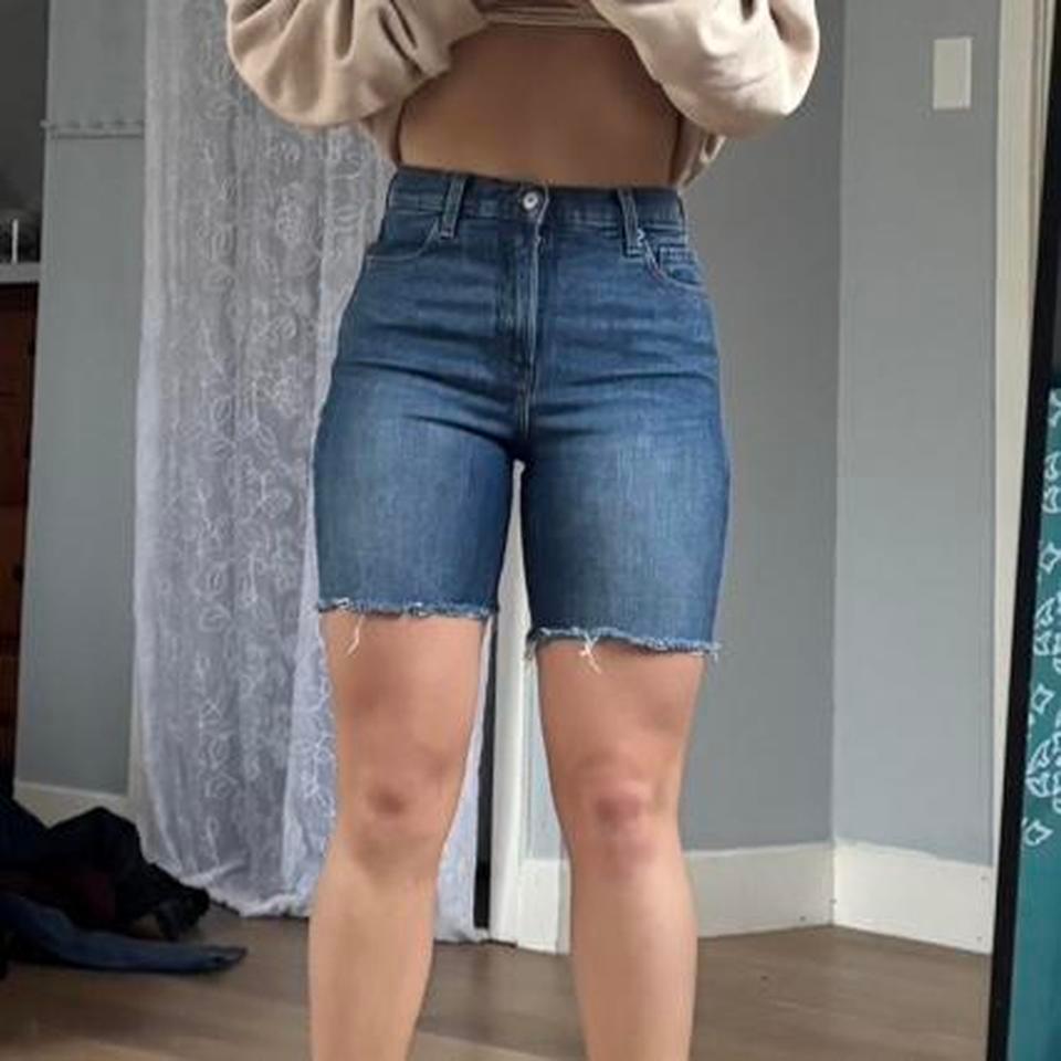 Old Navy Medium Wash Bermuda 5da8