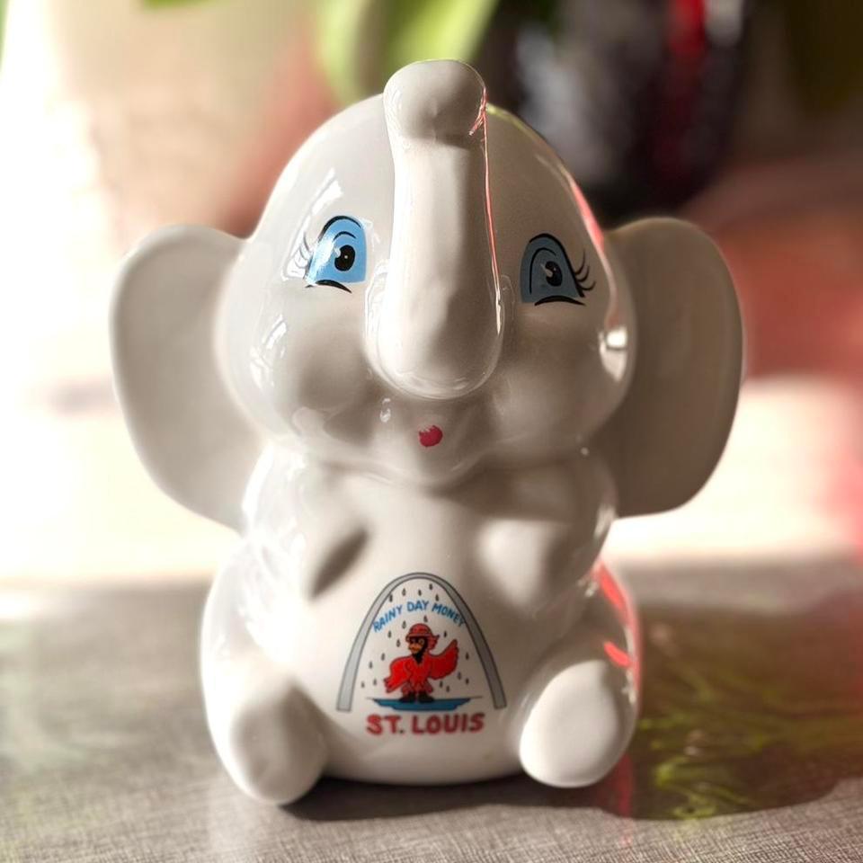 Vintage 70s White Ceramic Rainy Ec74