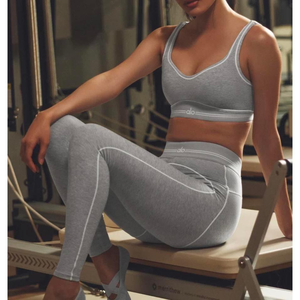 Alo Yoga Grey Heart Throb 403b