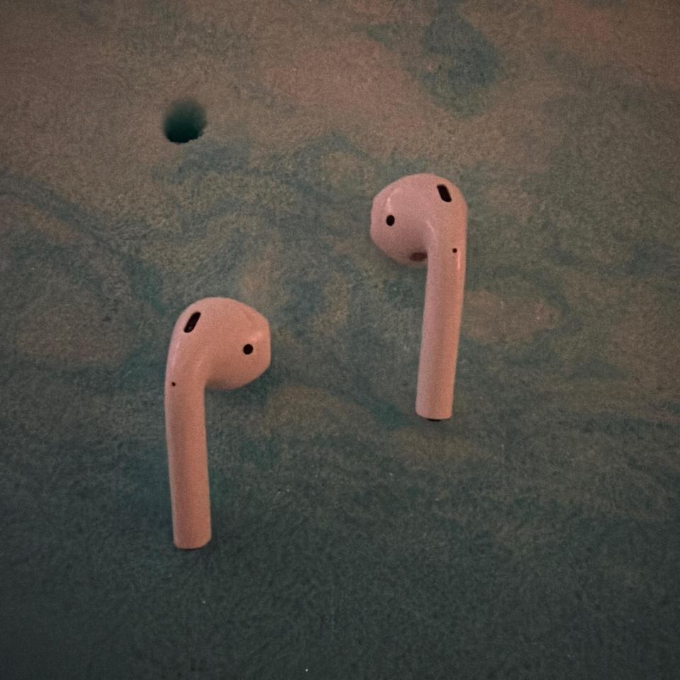 Right And Left Airpod No F3e8