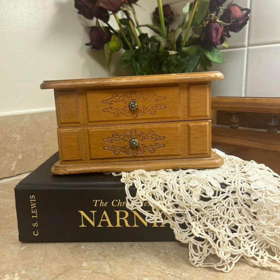 Vintage Wooden Jewelry Box 4073