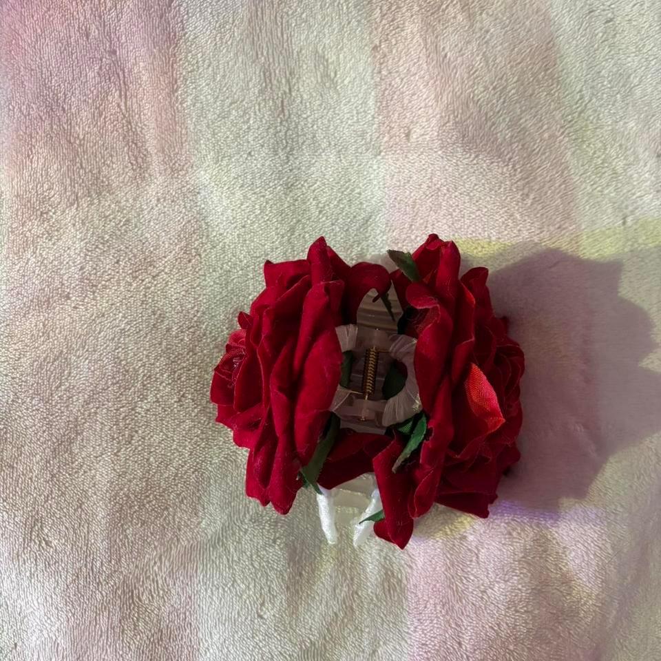Big Red Velvet Rose Hair C2b7 4