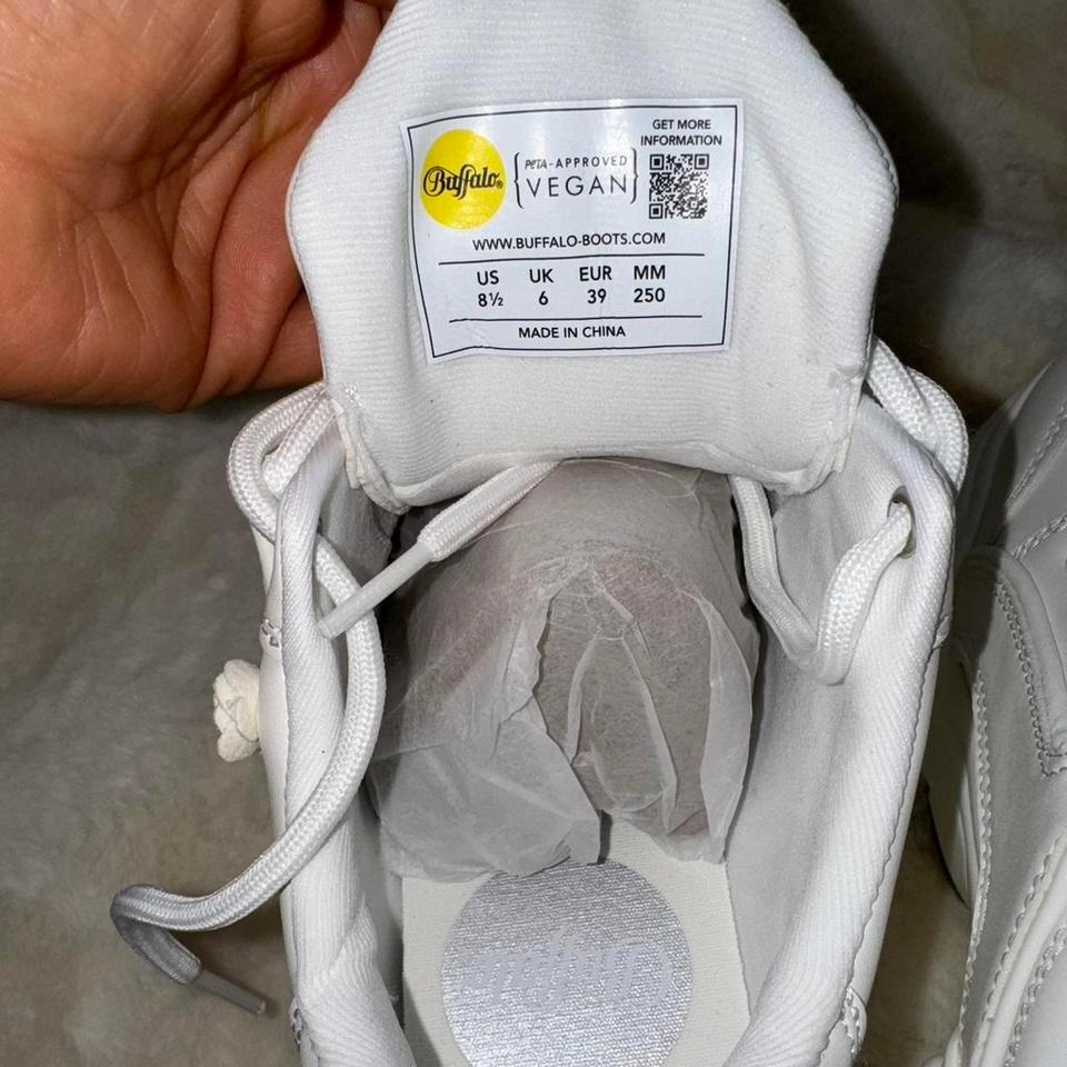 All White Buffalo London Flower 634d 4