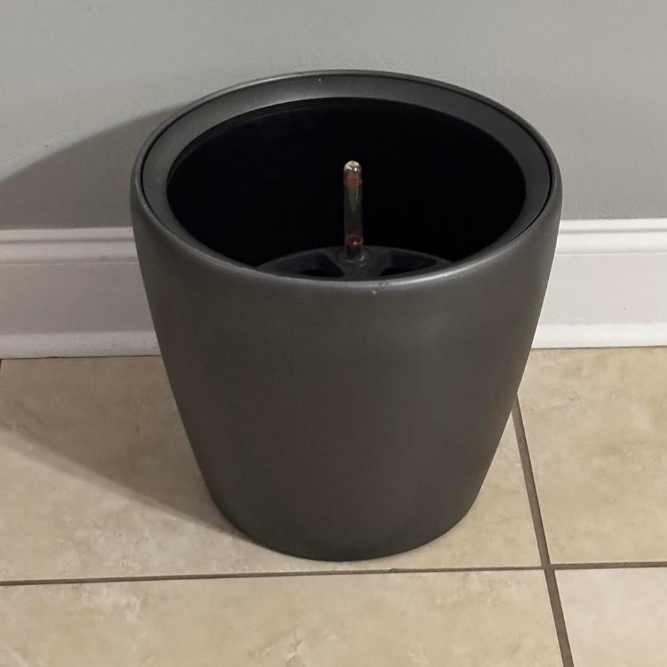 Black Plastic Planters With Drainage 85cc