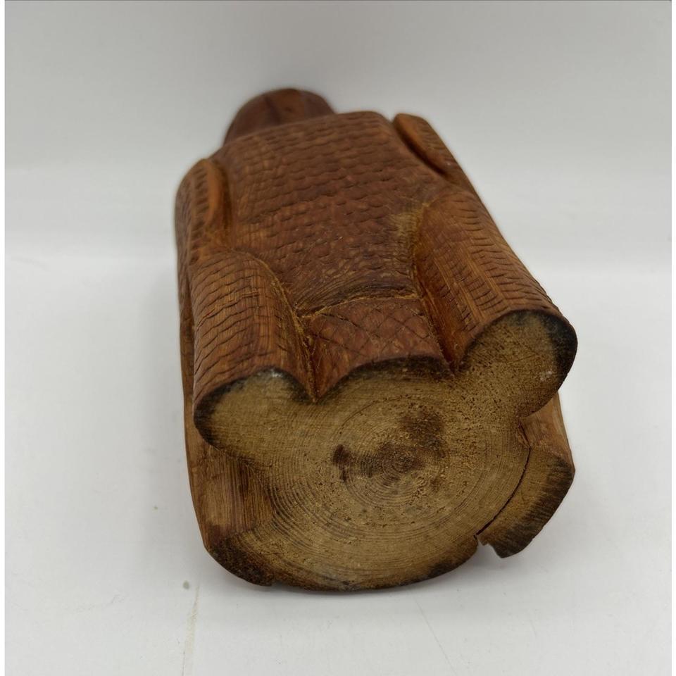 This Vintage Hand Carved Wooden Eagle 3822 7
