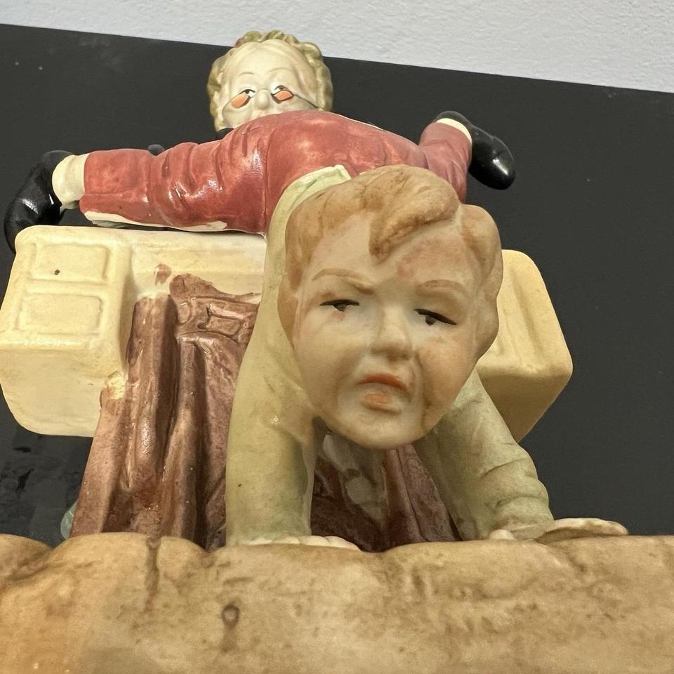 A Stitch In Time Figurine 19f8 7