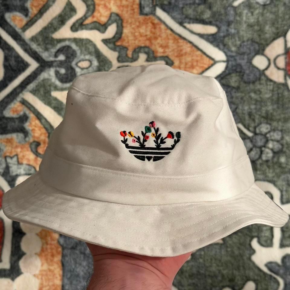 Adidas Originals White Bucket Hat D00b