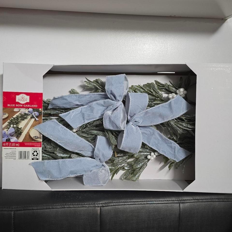 6 Ft Elegant Garland Featuring E994