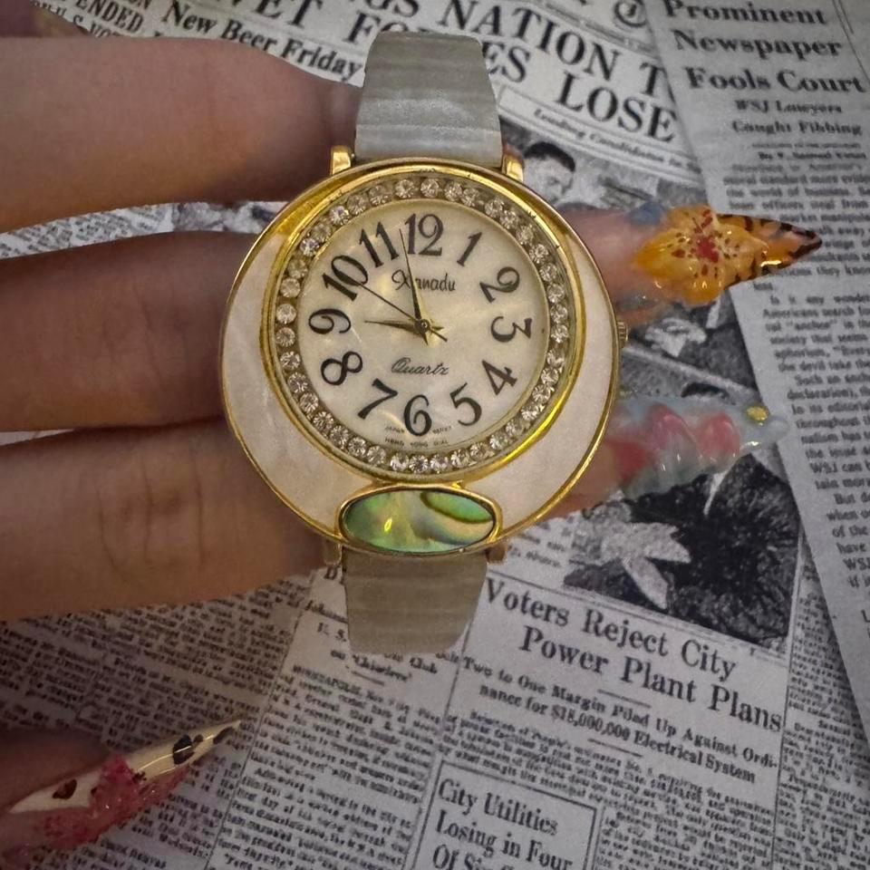 Xanadu Gold Watch With White Bedc