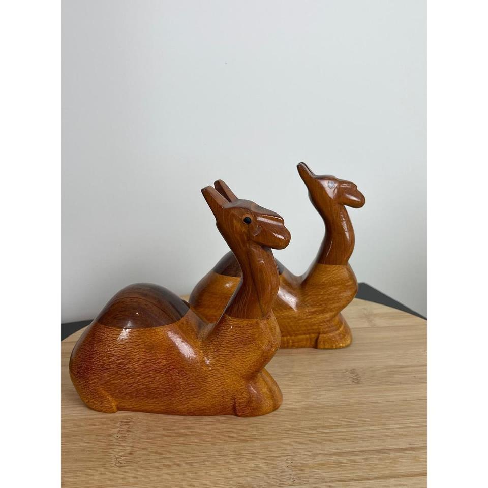 00403 Vintage Wood Camel D5a2 3