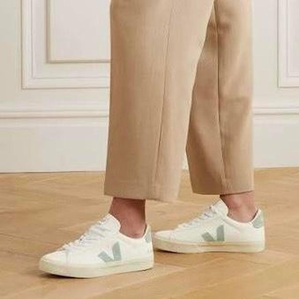 Womens Veja Campo Sneakers In 7