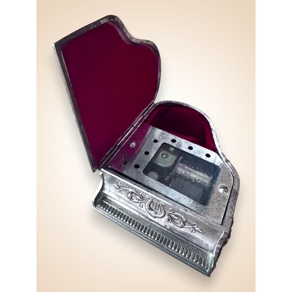 This Charming Vintage Music Box 0d4c 2