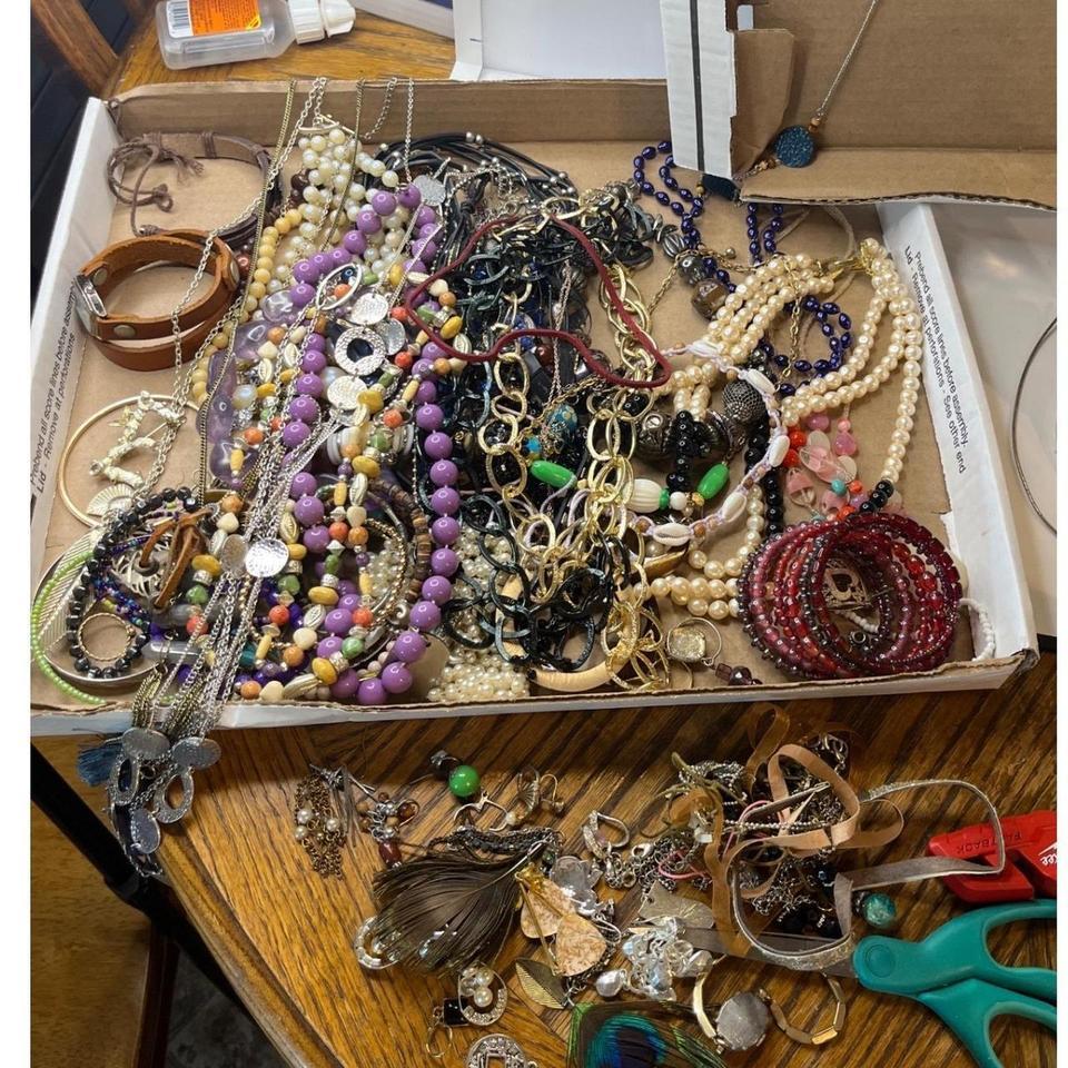 Costume Jewelry Lot Mixed Costume 324b