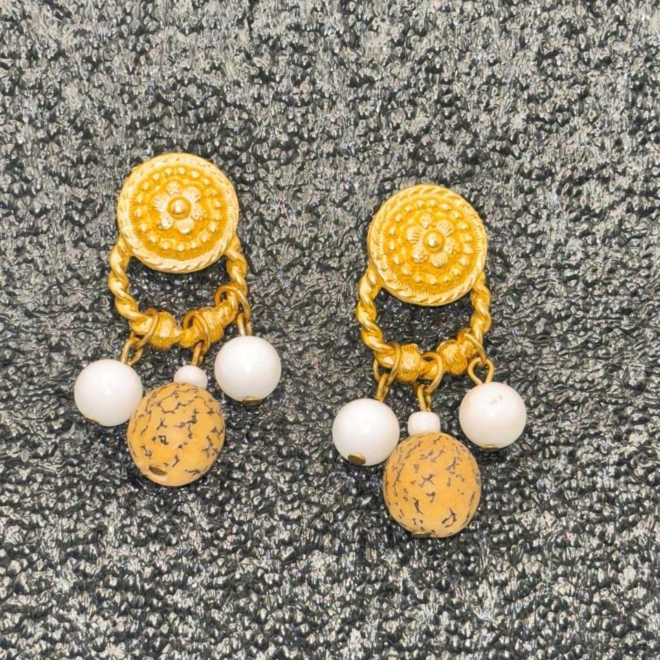 Vintage Gold Tone Beaded Medallion 69b6
