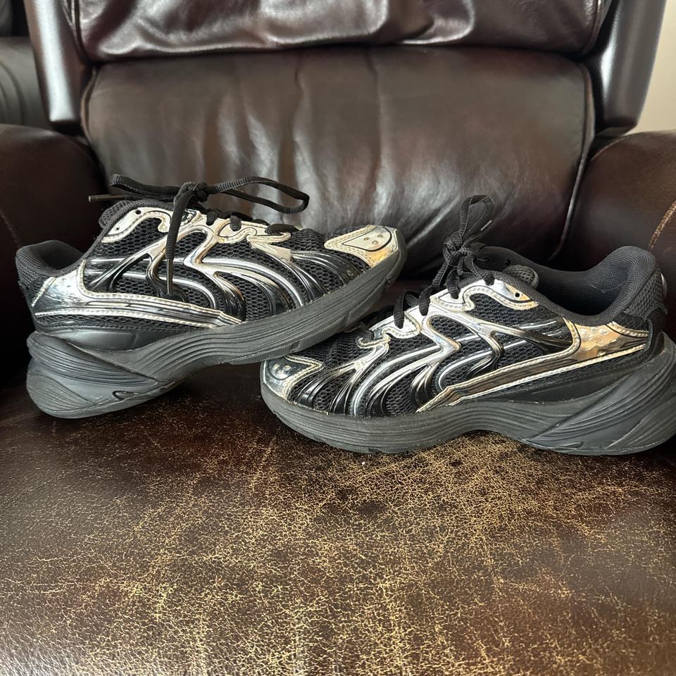Kids Size 45 Puma Sneakers
