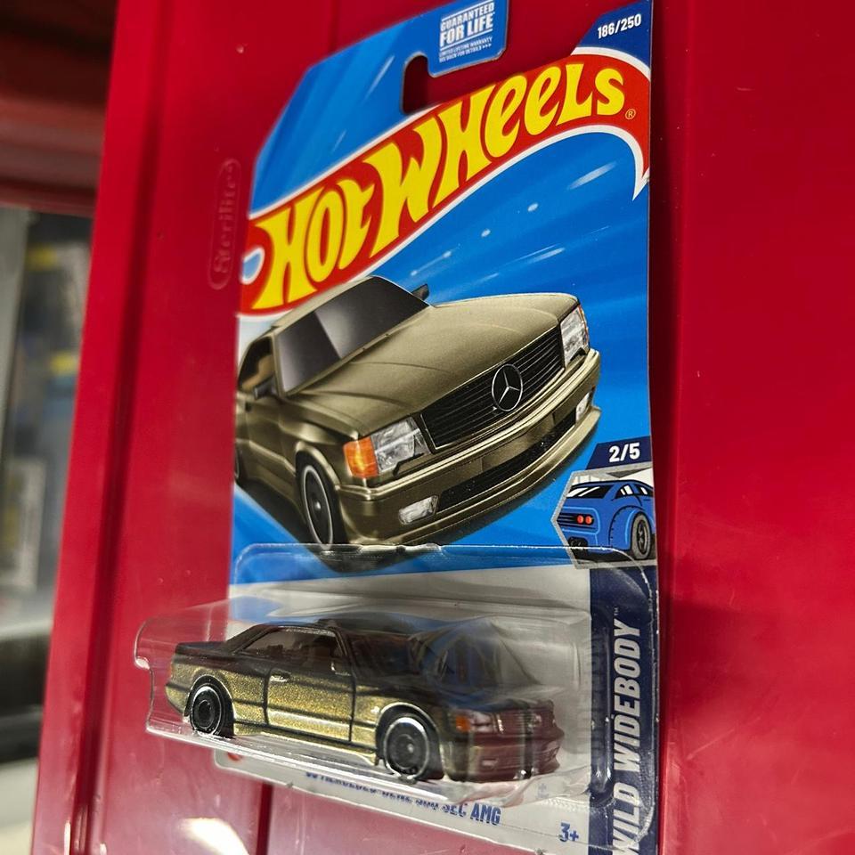 Hot Wheels Mercedes Benz 560 3