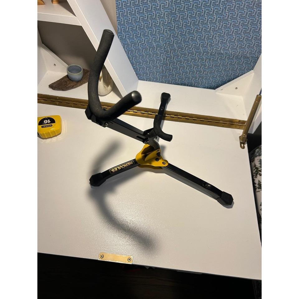 Hercules Saxophone Stand Foldable Tripod 3273 7