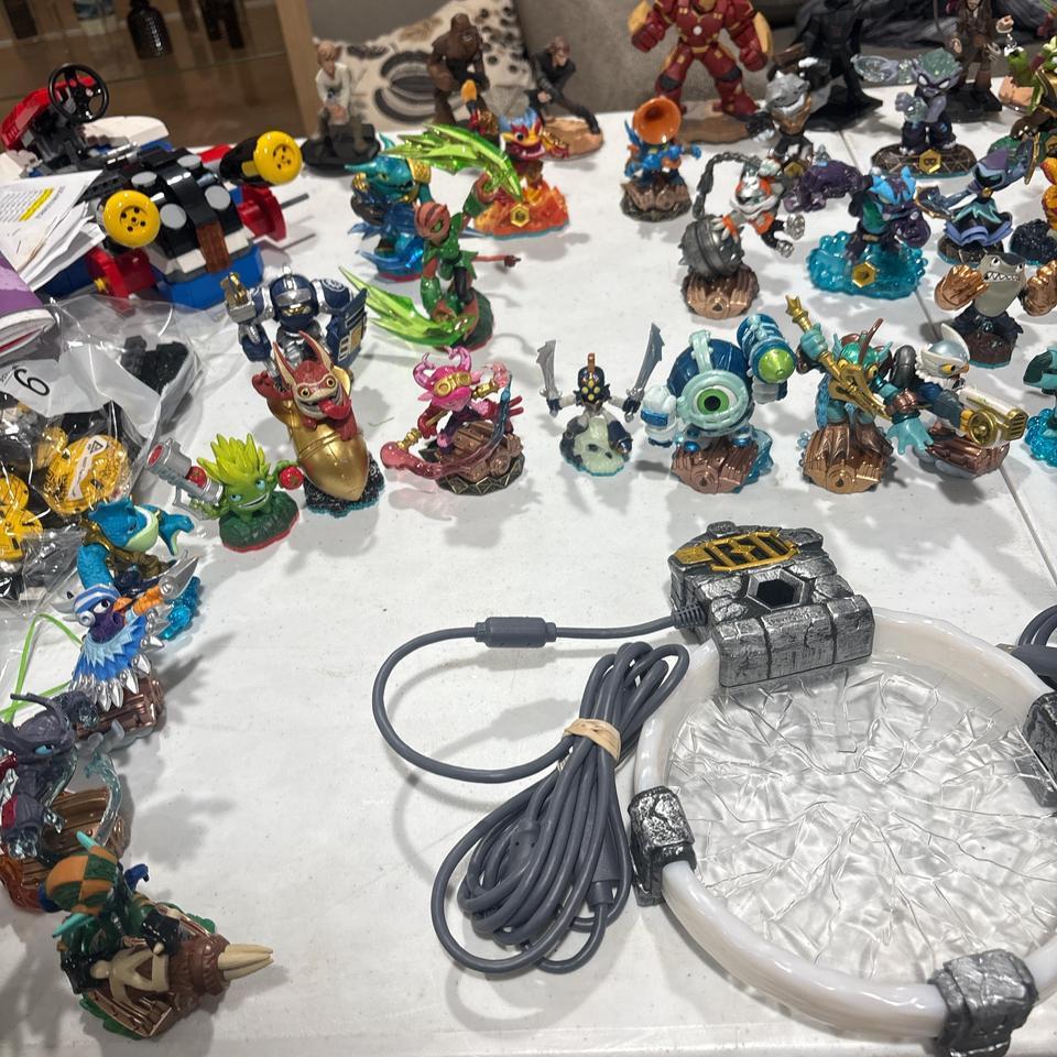 Skylanders Giants Bundle With 40 3614