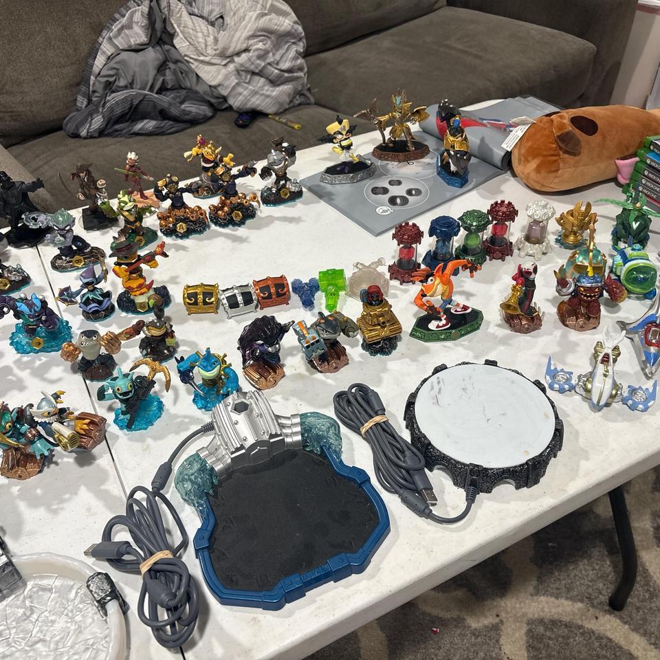 Skylanders Giants Bundle With 40 3614 4