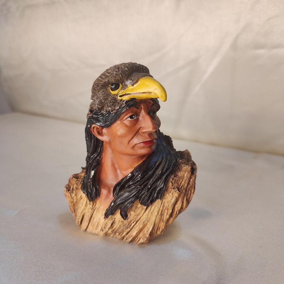 This Striking Statue Features A Bd1f