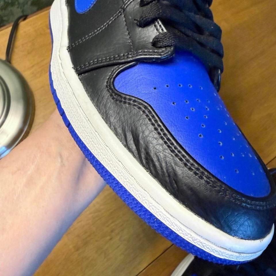 Jordan 1 Mid Black Hyper 6611 8