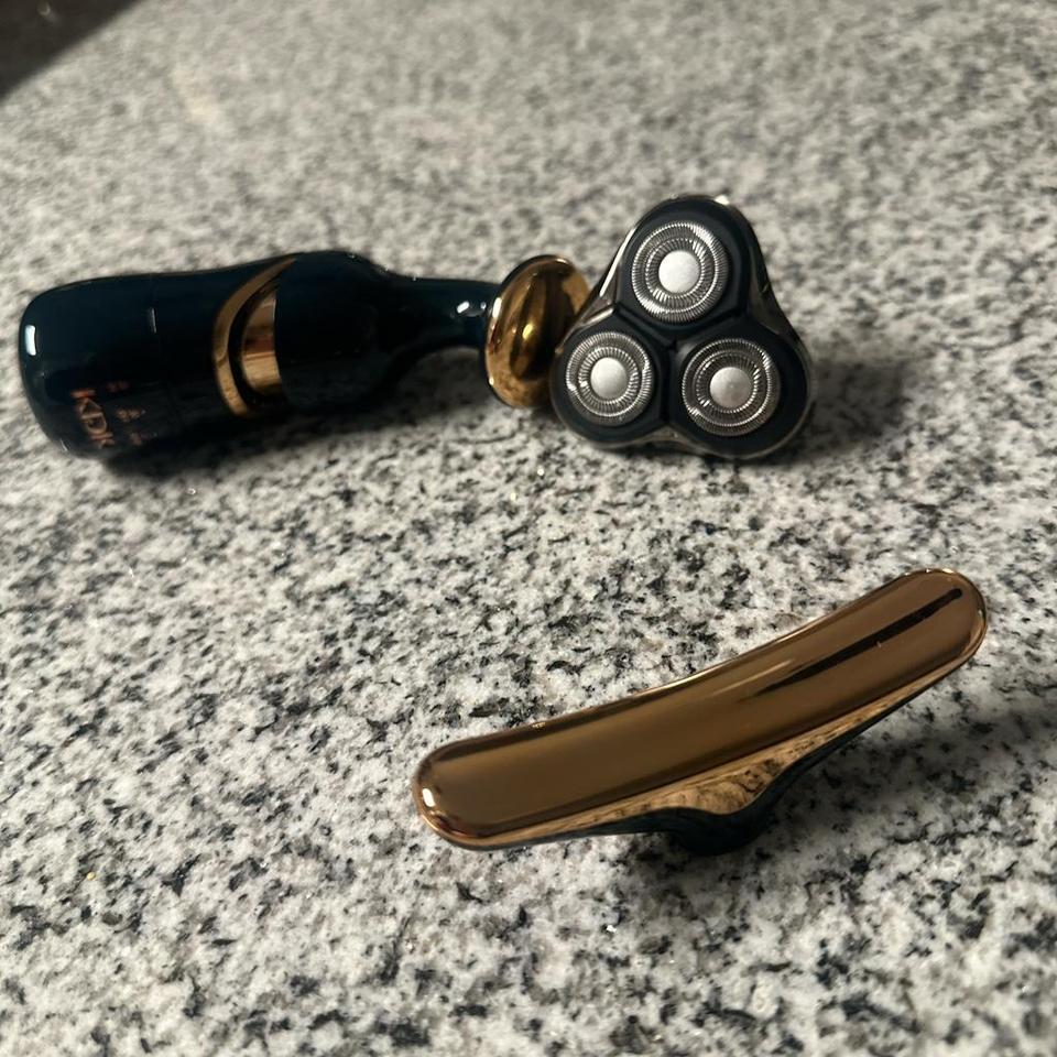 Black And Gold Facial Massage 2
