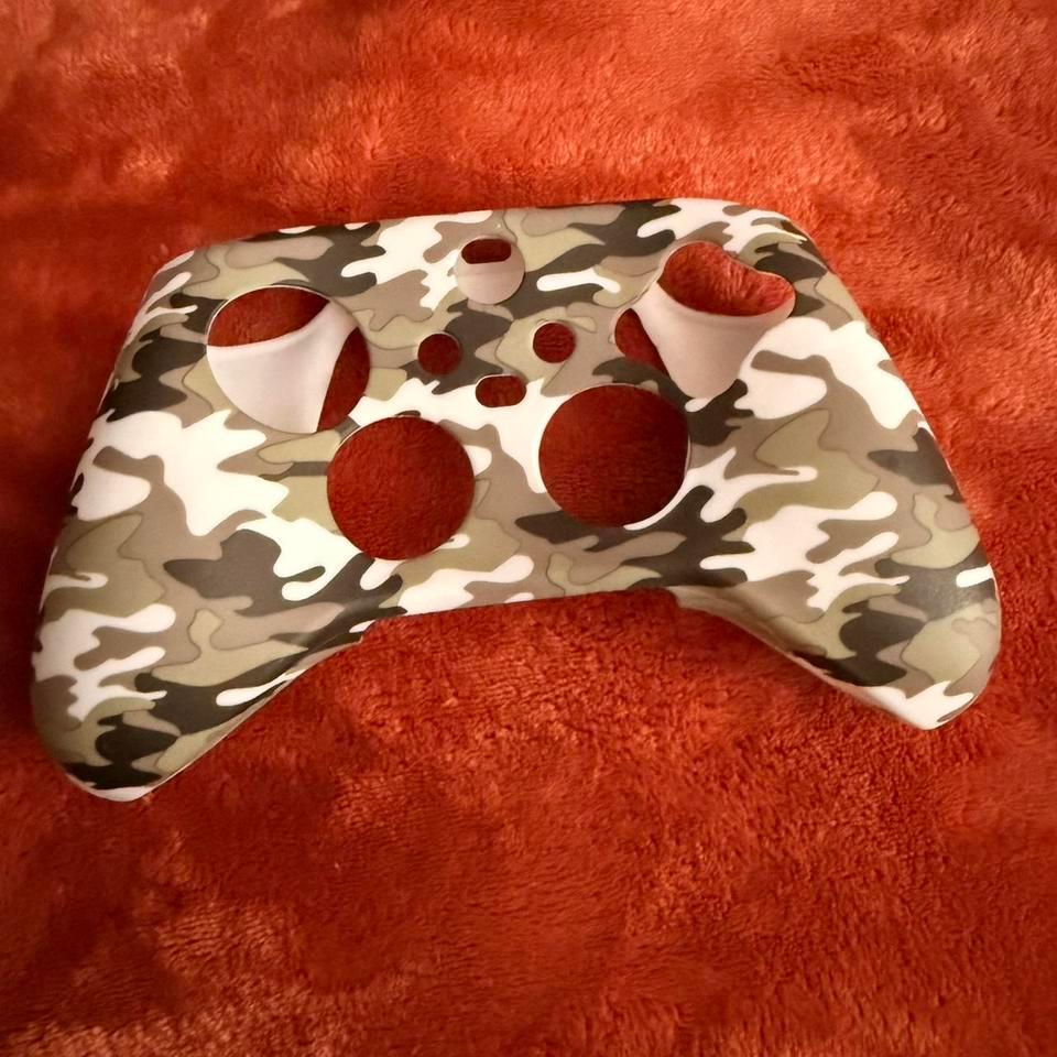 Two Xbox One Silicone Covers 4