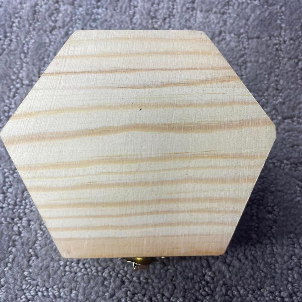 Small Wooden Jewelry Or Storage B65c 4