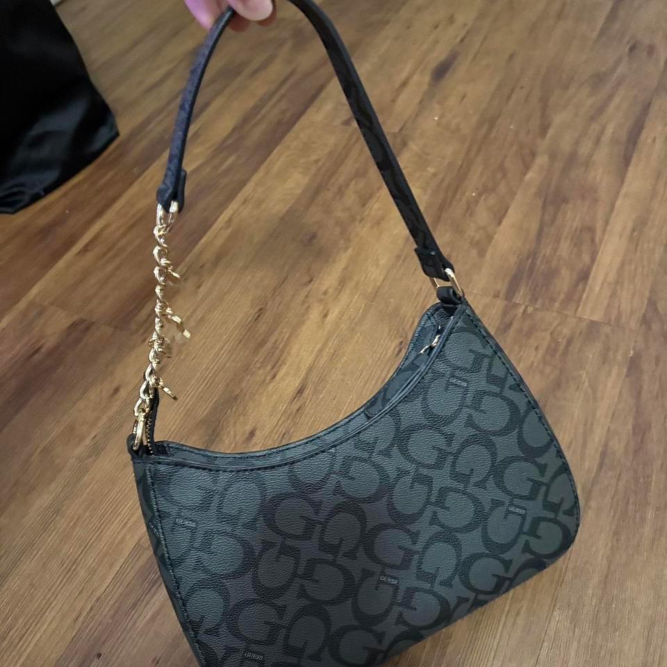 Guess Black Purse With Gold Ec21 3