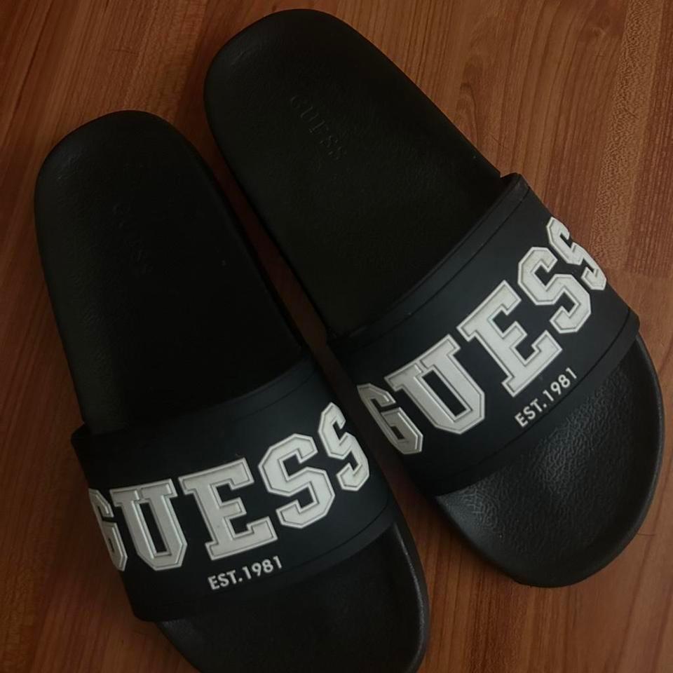 Guess Slides Black White Letter 61d3