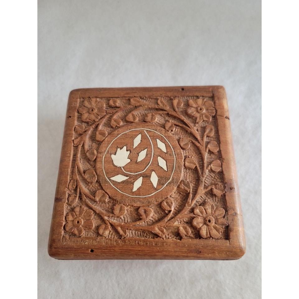 Vintage Hand Carved Wooden Jewelry C84b 7