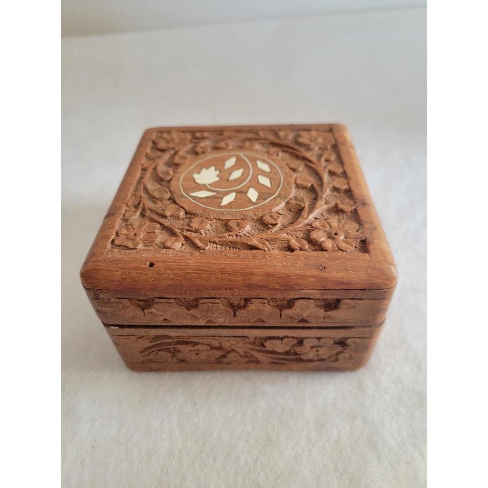 Vintage Hand Carved Wooden Jewelry C84b 6