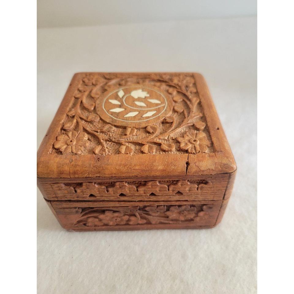 Vintage Hand Carved Wooden Jewelry C84b 8