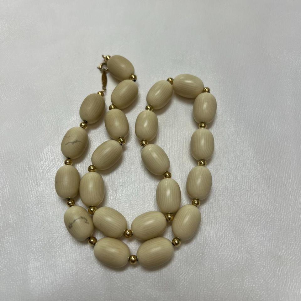 Cream And Gold Beaded Necklace 3