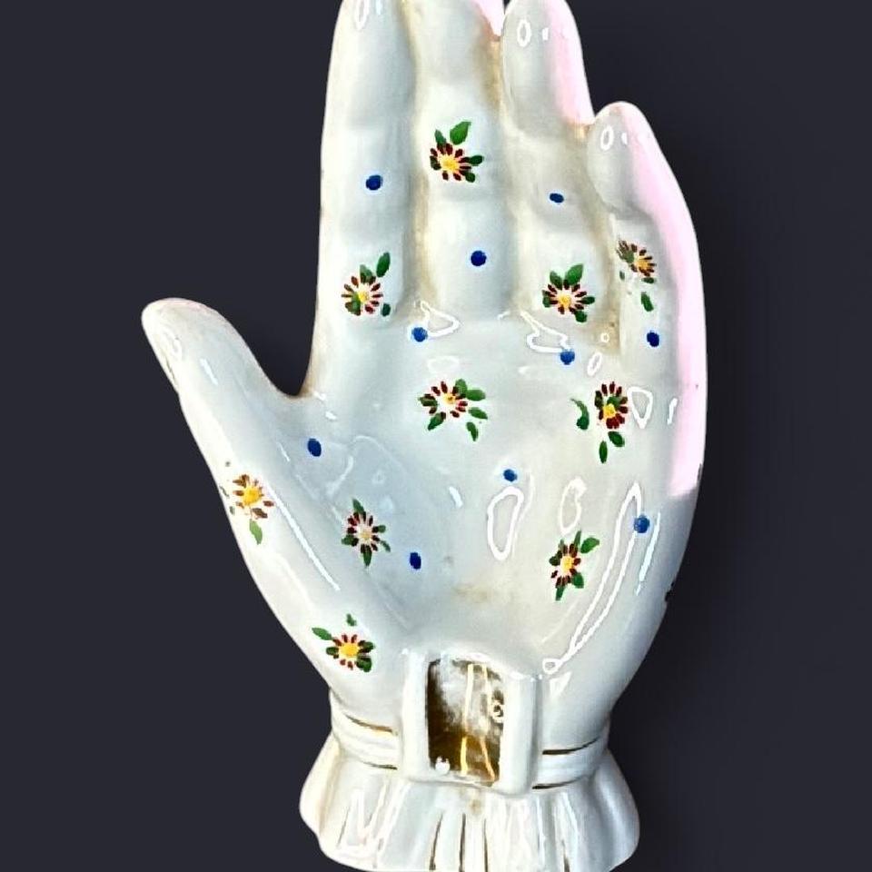 Ceramic Hand Shaped Ring Holder With 1cfd 2