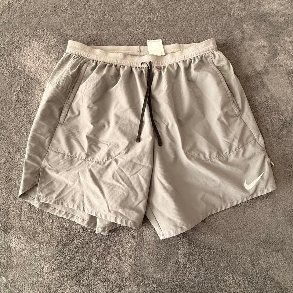 Nike Gray Shorts Size L 2525