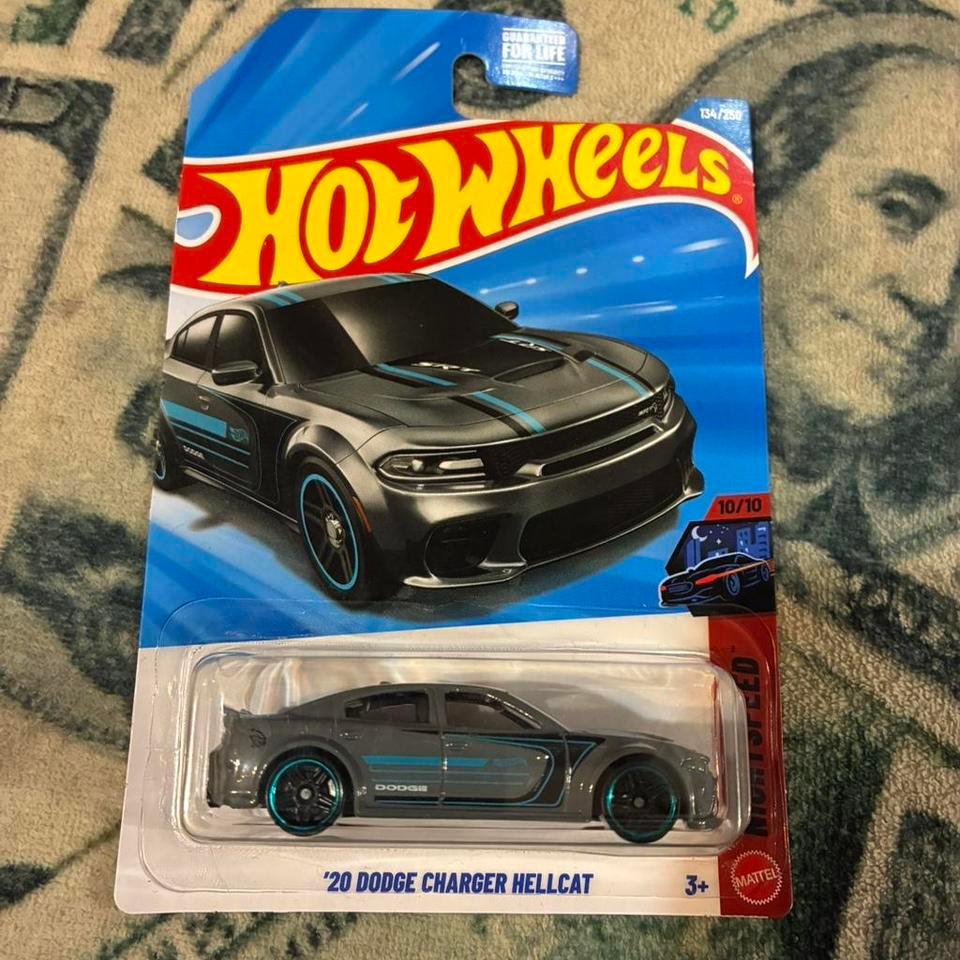 Grey 2015 Dodge Charger Hellcat 3290