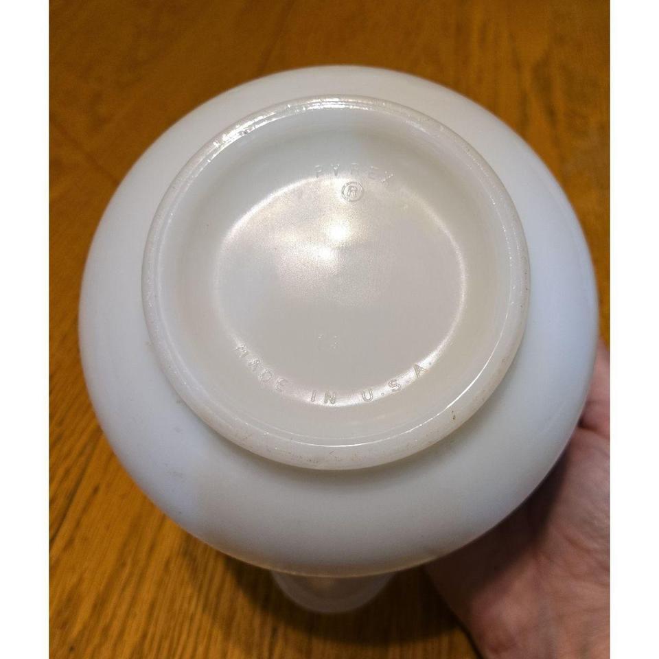 Pyrex 7 Inch White Milk 2