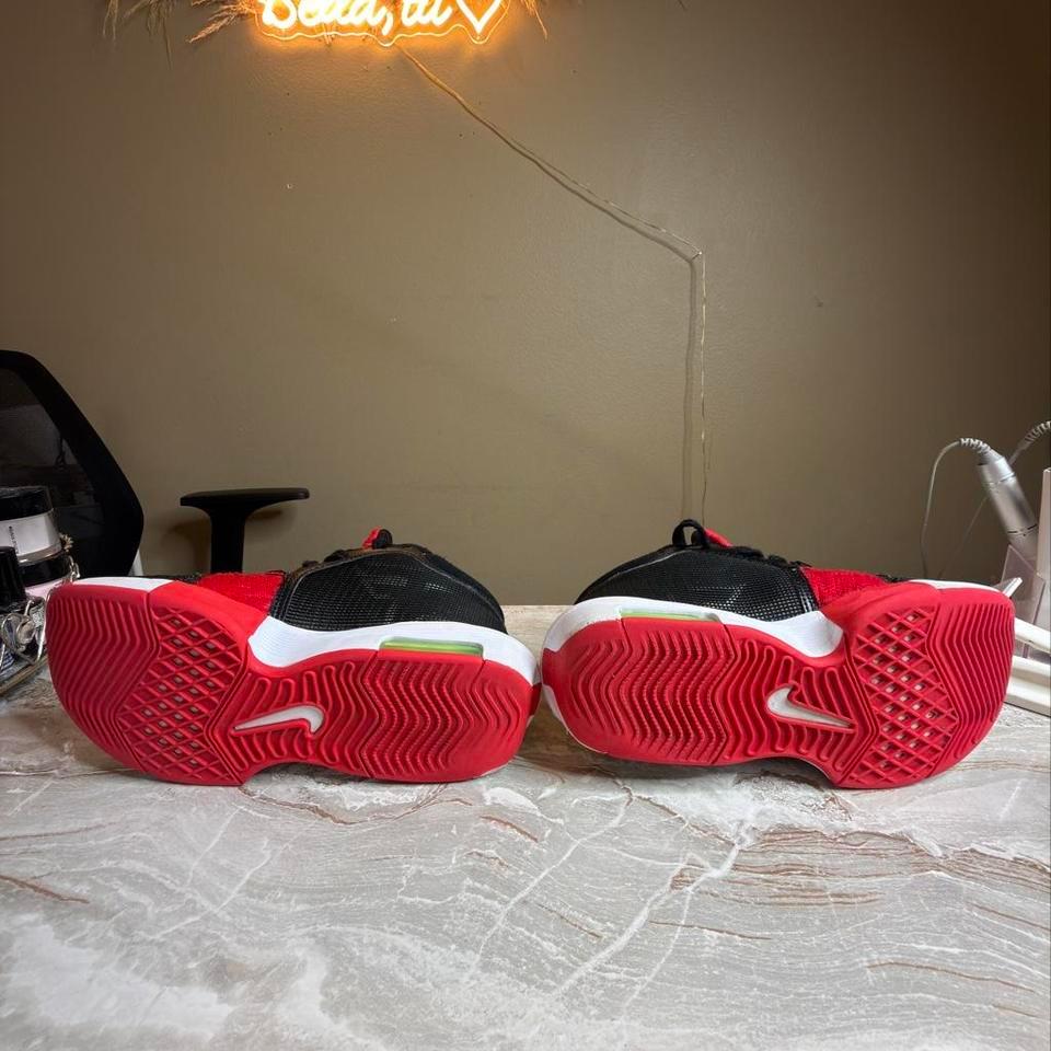 Nike Lebron Witness 8 Size 6
