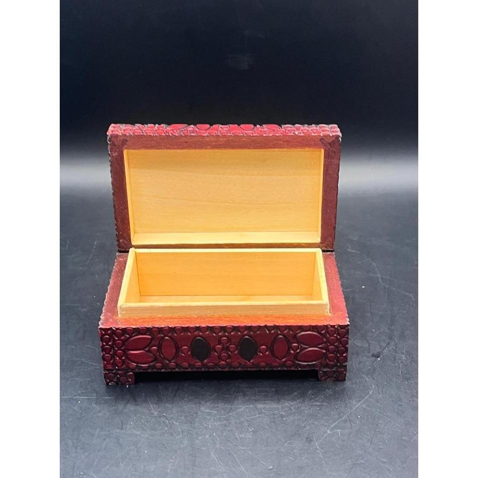 Vtg Red Wooden Trinket Box D9d4 6