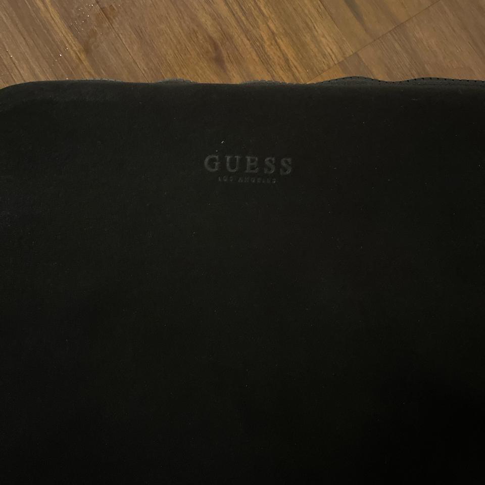 Guess Tablet Sleeve Protector Missing 3