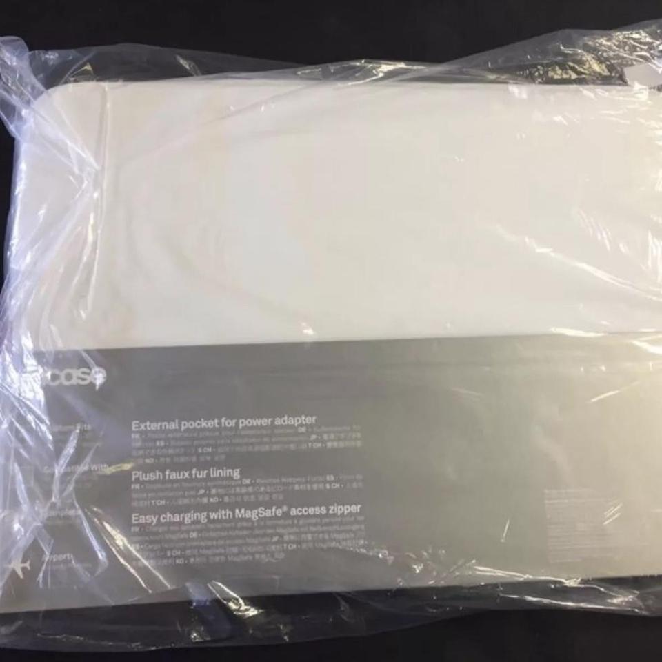 Incase Protective Sleeve Deluxe For 3
