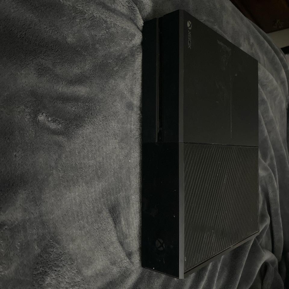 Black Xbox One With Kinect