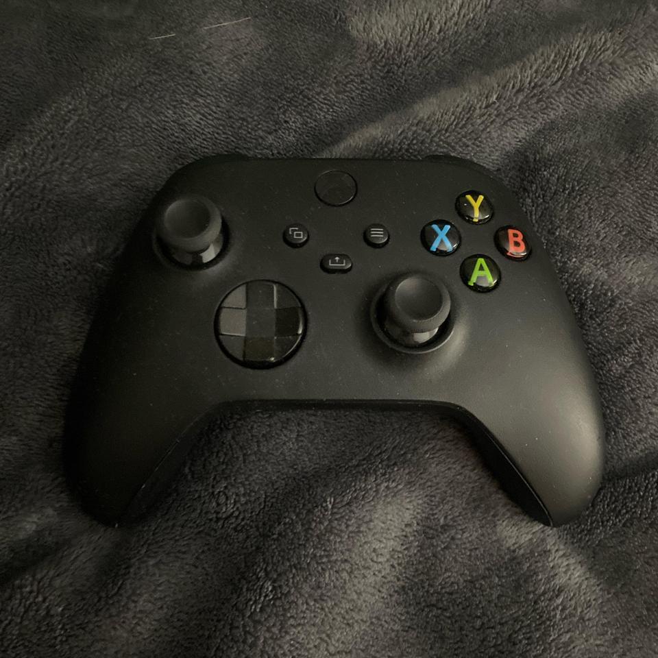 Black Xbox One With Kinect 5