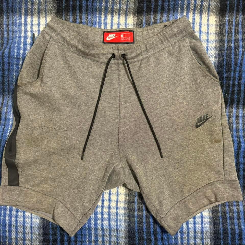 Nike Tech Fleece Shorts Grey
